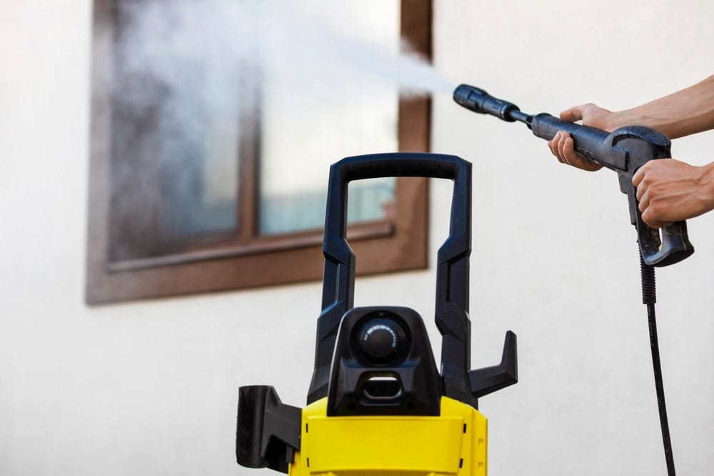 Benefits of Pressure Washing Before Painting