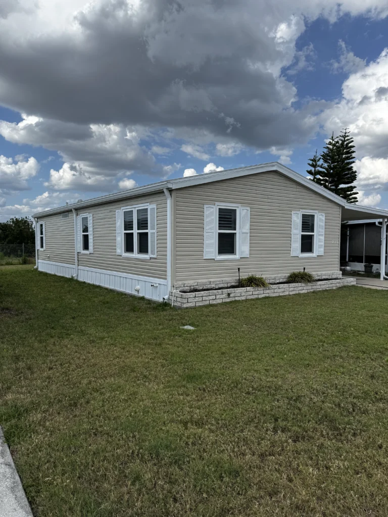 Vinyl house painting downtown Sarasota, Florida
